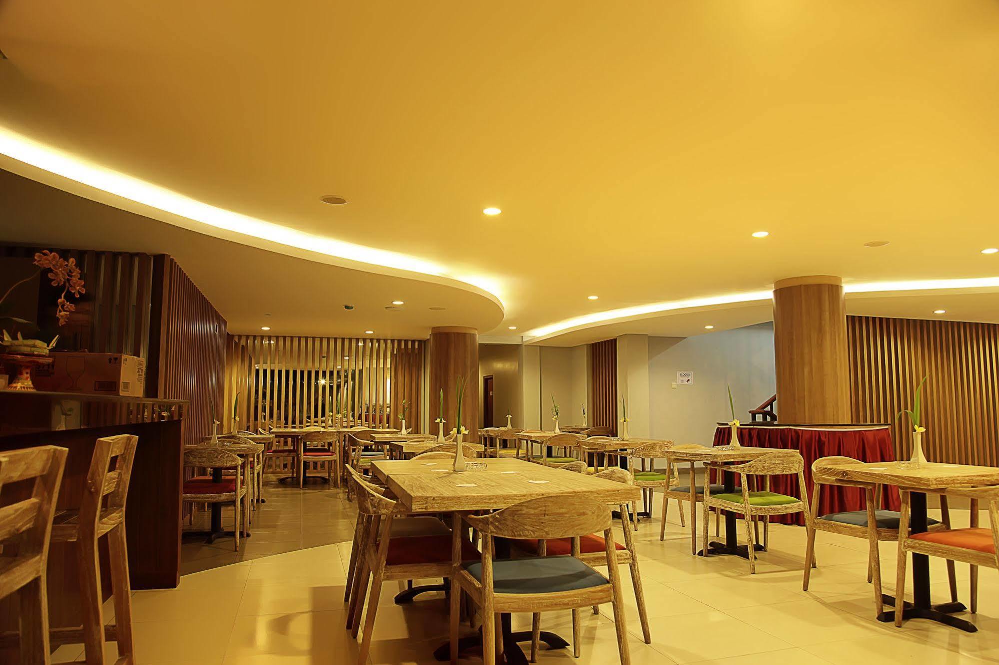 Santosa City Hotel Ντενπασάρ Εξωτερικό φωτογραφία