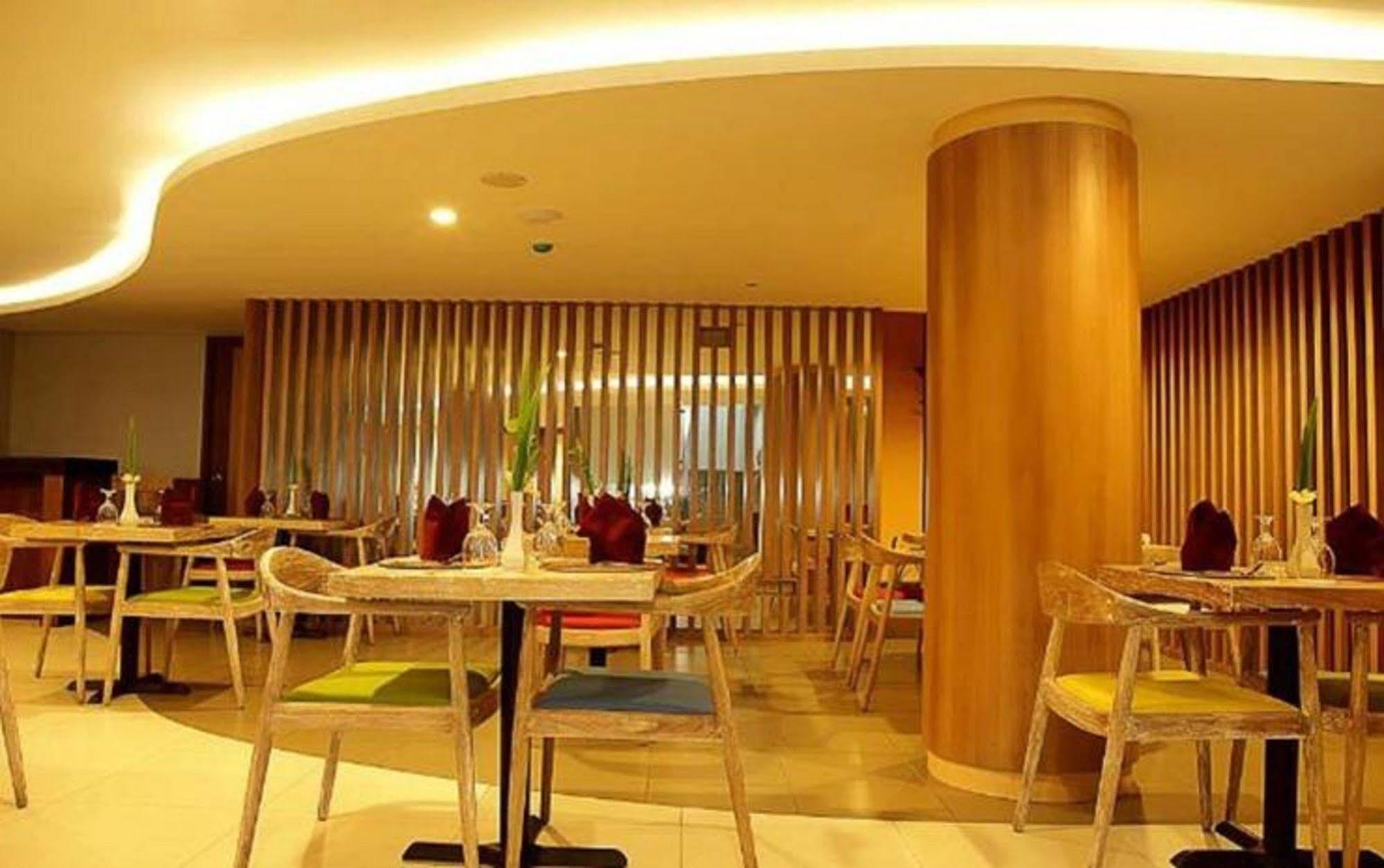 Santosa City Hotel Ντενπασάρ Εξωτερικό φωτογραφία