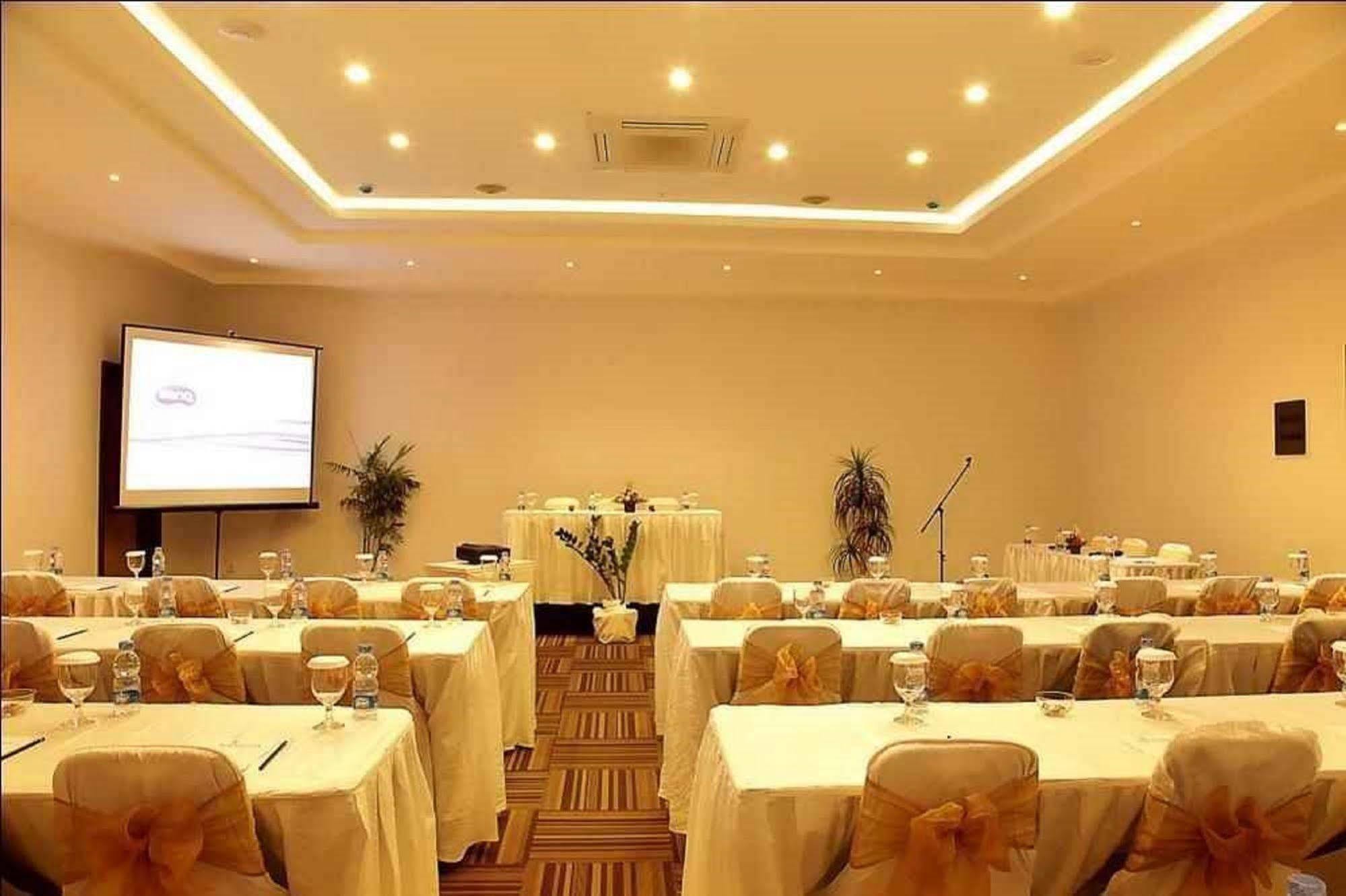 Santosa City Hotel Ντενπασάρ Εξωτερικό φωτογραφία